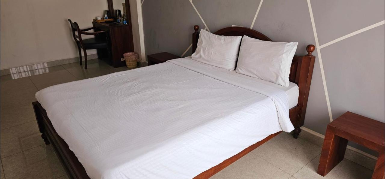 The Lion Pub & Hotel Dehiwala-Mount Lavinia Exteriör bild