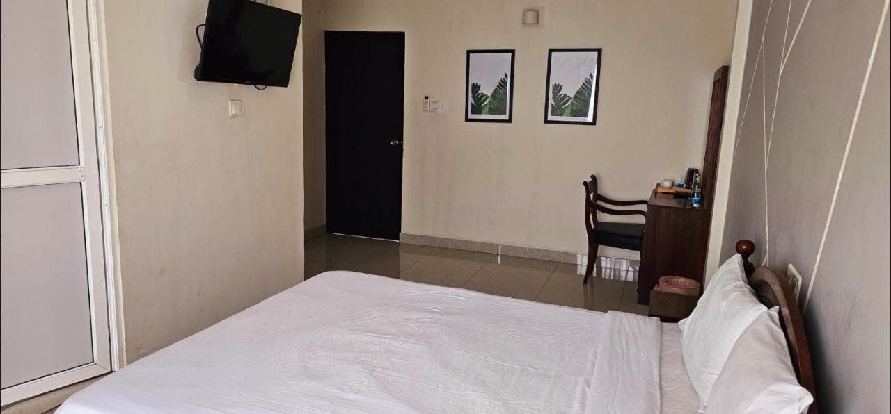 The Lion Pub & Hotel Dehiwala-Mount Lavinia Exteriör bild